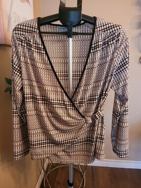 Cleo Petites Black and Beige Patterned Top